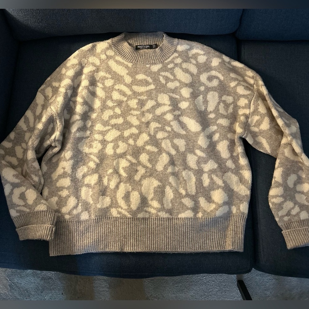 Grey and White Oversized Nasty Gal Sweater Size Small